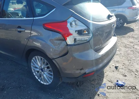 2014 Ford Focus Titanium z USA, uszkodzony, nr VIN 1FADP3N27EL297885